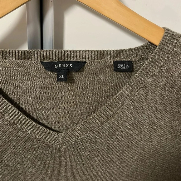 GUESS Men’s V-Neck Sweater Cotton, Size XL - Picture 3 of 9
